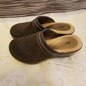 Bass suede and leather mules